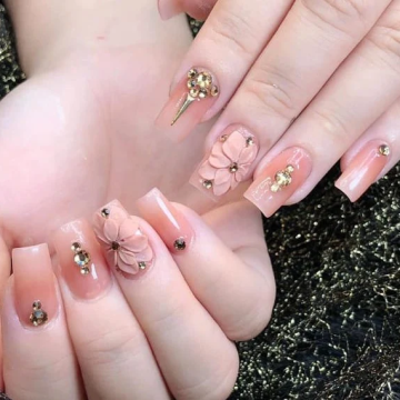 30 Mẫu Nail Trendy Nhất 2025 Bạn Phải Thử Ngay 