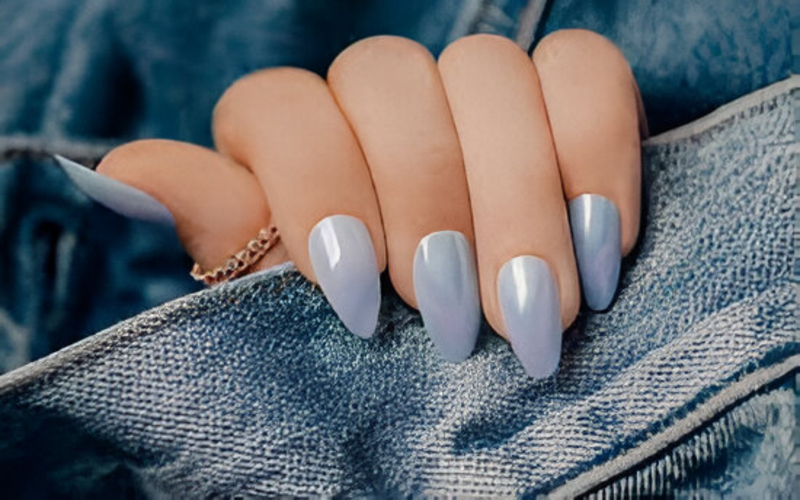 Mẫu Nail Ẩn Xà Cừ Ombre – Nghệ Thuật Chuyển Màu